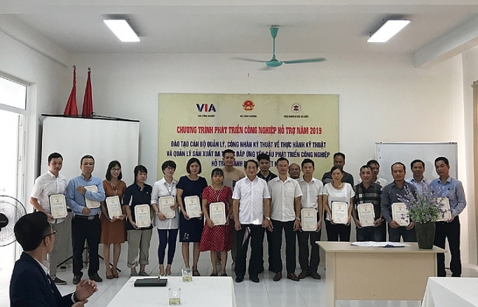 can co chinh sach phat trien cong nghiep ho tro cho nganh da giay