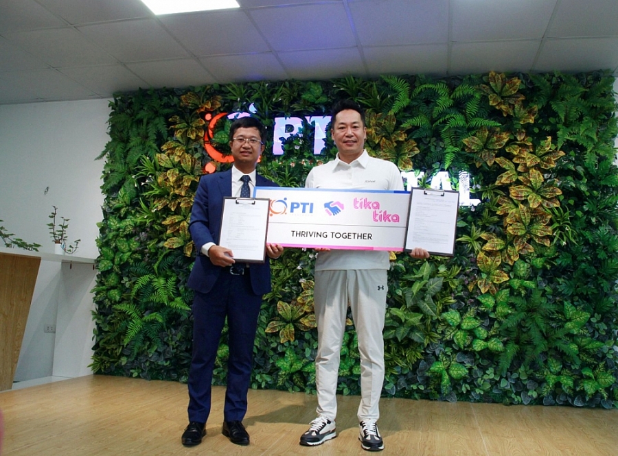 Ông Nghiêm Xuân Thái và ông Kim Manho trao biên bản ghi nhớ hợp tác 0043-ynh-1