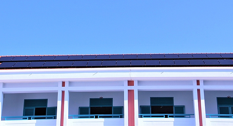 Hệ thống Điện mặt trời nối lưới BigK (10,23 kWp) tại Trường THPT Nguyễn Thị Minh Khai (H.Vạn Ninh) 2959-he-thong-dmtmn-tai-tryyng-y-van-ninh