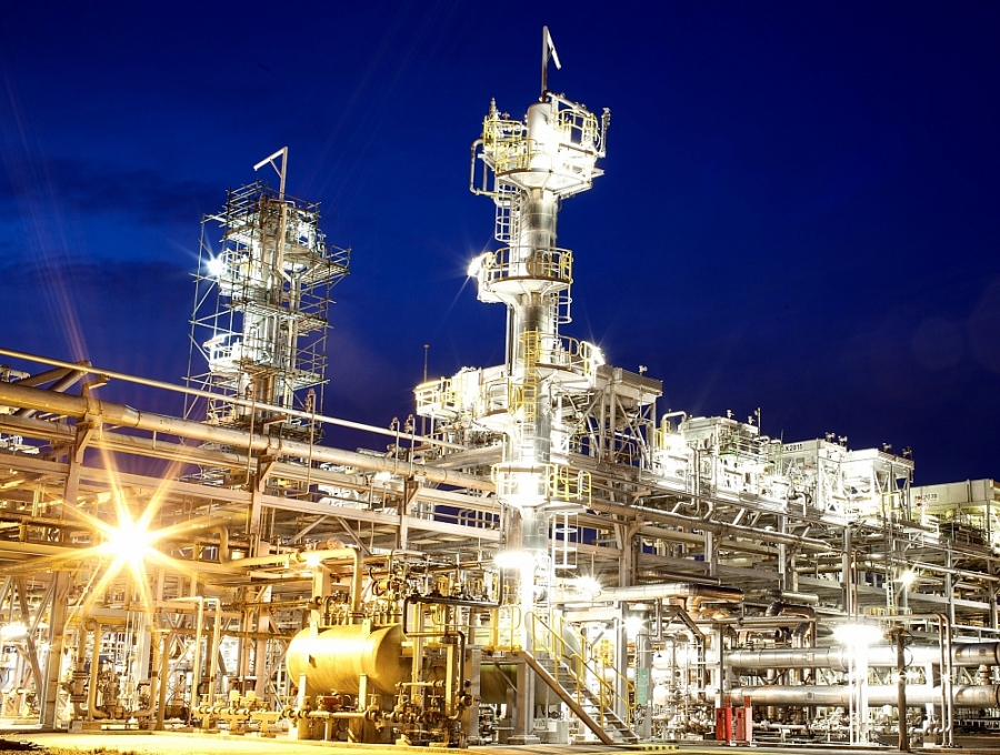 Hình ảnh nhà máy Xử lý Khí NCSP trong đêm vận hành Hình ảnh nhà máy Xử lý Khí NCSP trong đêm vận hành