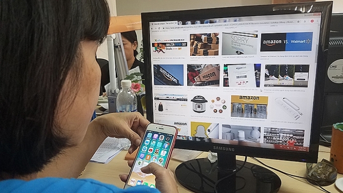 ban hang toan cau qua thuong mai dien tu dung lac nhip voi xu the