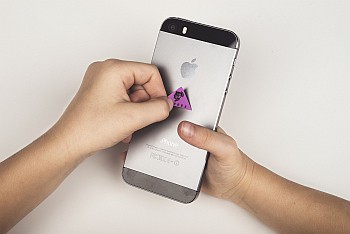 Thiết bị bảo vệ cơ thể khỏi sóng điện từ có kích thước chỉ bằng SIM điện thoại thiet bi bao ve co the khoi song dien tu co kich thuoc chi bang sim dien thoai