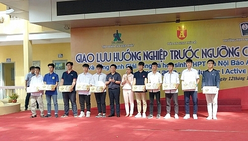 giao luu huong nghiep truoc nguong cua vao doi