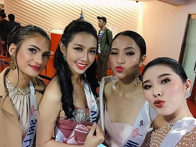 miss international thuy tien lot top 10 trang phuc da hoi dep nhat