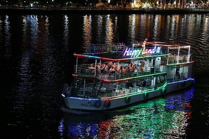 Du lịch Đà Nẵng và nỗi thất vọng của du khách dưới ánh đèn đêm du lich da nang va noi that vong cua du khach duoi anh den dem