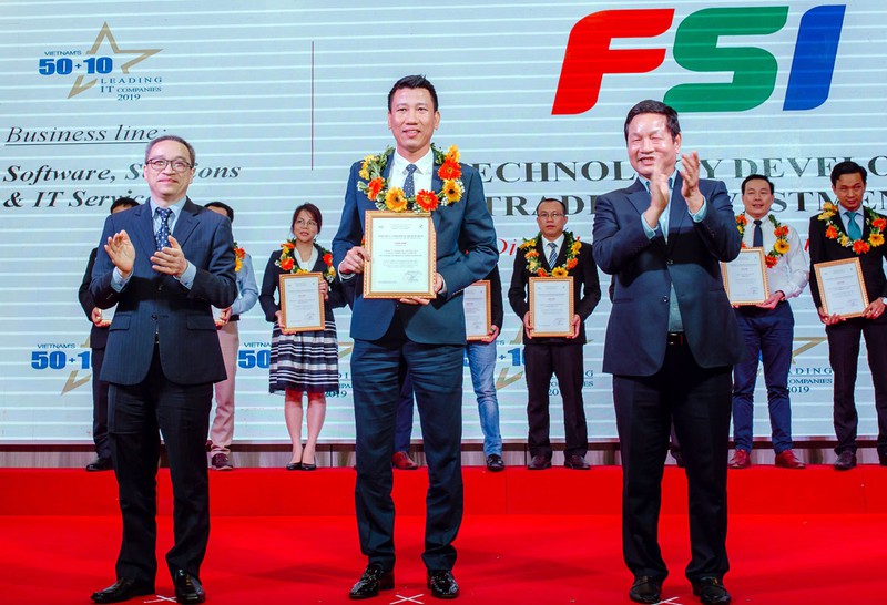 Vinh danh Top 50+10 doanh nghiệp CNTT hàng đầu Việt Nam vinh danh top 5010 doanh nghiep cntt hang dau viet nam
