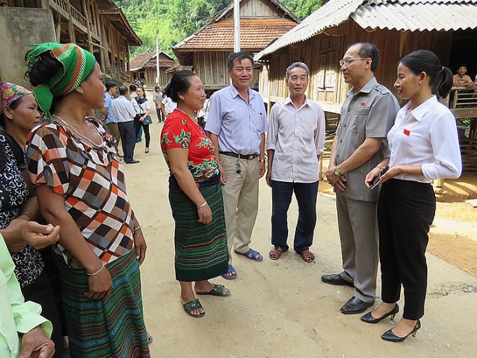 Kỳ III: Tập trung xây dựng hệ thống chính trị vững mạnh ky iii tap trung xay dung he thong chinh tri vung manh