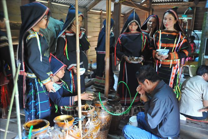 phuc dung nghi thuc nghi le cung ben nuoc cua dong bao jrai