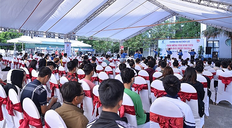 1226-tan-sinh-vien-khoa-d15-yyyc-thay-co-hyyng-dyn-chu-yao-cyn-ky-vy-thy-tyc-nhyp-hyc