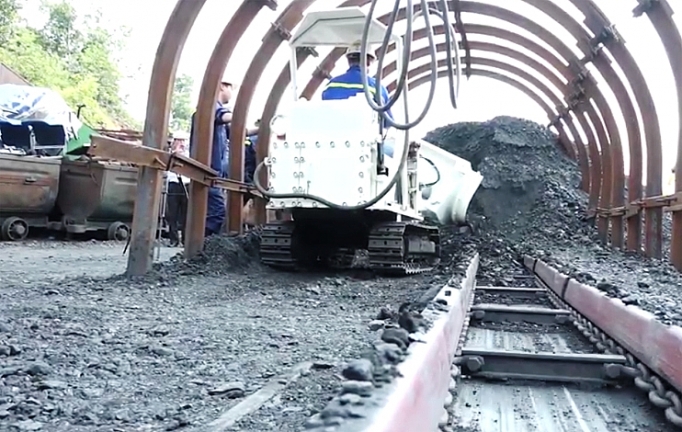 Đưa vào vận hành máy xúc lật hông trong đào lò tiết diện nhỏ dua vao van hanh may xuc lat hong trong dao lo tiet dien nho