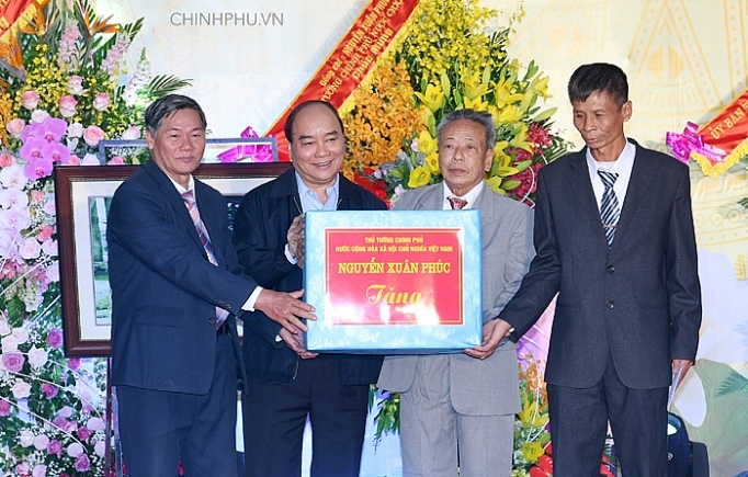 Thủ tướng dự Ngày hội Đại đoàn kết toàn dân tộc tại tỉnh Bắc Giang thu tuong du ngay hoi dai doan ket toan dan toc tai tinh bac giang