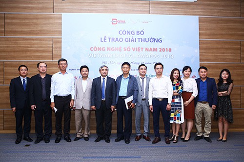 Lần đầu tiên trao tặng Giải thưởng Công nghệ số Việt Nam lan dau tien trao tang giai thuong cong nghe so viet nam