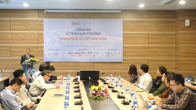 Lần đầu tiên trao tặng Giải thưởng Công nghệ số Việt Nam lan dau tien trao tang giai thuong cong nghe so viet nam