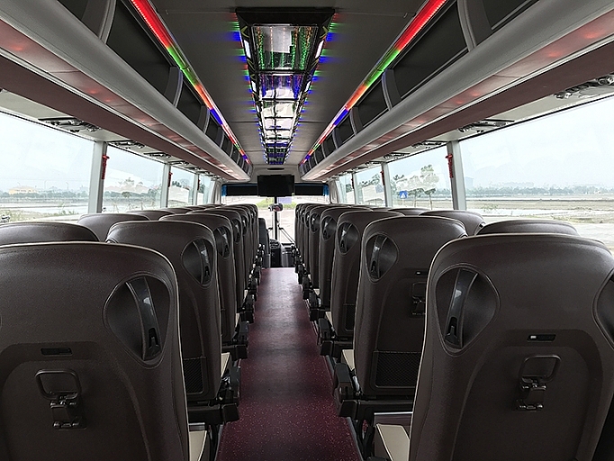 Vinamotor giới thiệu xe tải nhẹ Cabstar và xe khách 47 chỗ Universe Noble HN47S vinamotor gioi thieu xe tai nhe cabstar va xe khach 47 cho universe noble hn47s