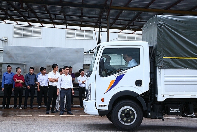 Vinamotor giới thiệu xe tải nhẹ Cabstar và xe khách 47 chỗ Universe Noble HN47S vinamotor gioi thieu xe tai nhe cabstar va xe khach 47 cho universe noble hn47s