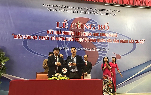 VAST nghiên cứu thành công máy sản xuất đá tuyết từ nước biển vast nghien cuu thanh cong may san xuat da tuyet tu nuoc bien