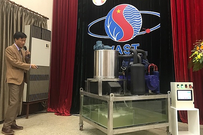 VAST nghiên cứu thành công máy sản xuất đá tuyết từ nước biển vast nghien cuu thanh cong may san xuat da tuyet tu nuoc bien