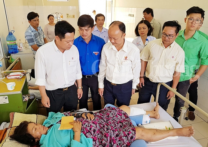 hoi doanh nhan tre viet nam gop 12 ty tham vieng nan nhan lu o khanh hoa