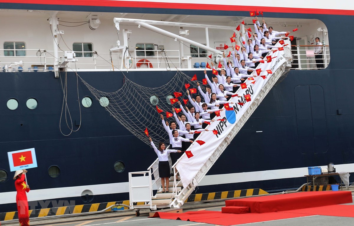 tau thanh nien dong nam a va nhat ban den viet nam