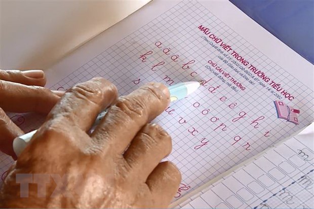 Người thầy giáo đặc biệt gieo chữ trên khu vực lòng hồ Trị An nguoi thay giao dac biet gieo chu tren khu vuc long ho tri an