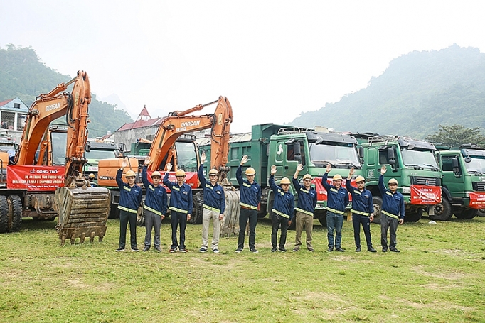 hoa binh lam nha thau chinh tai du an khu trung tam thuong mai khach san va nha o shophouse vincom ha giang