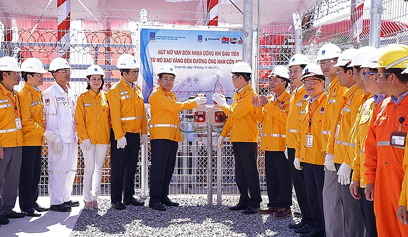 Lễ đón nhận dòng khí đầu tiên từ mỏ Sao Vàng – Đại Nguyệt đến đường ống Nam Côn Sơn 2 Lễ đón nhận dòng khí đầu tiên từ mỏ Sao Vàng – Đại Nguyệt đến đường ống Nam Côn Sơn 2