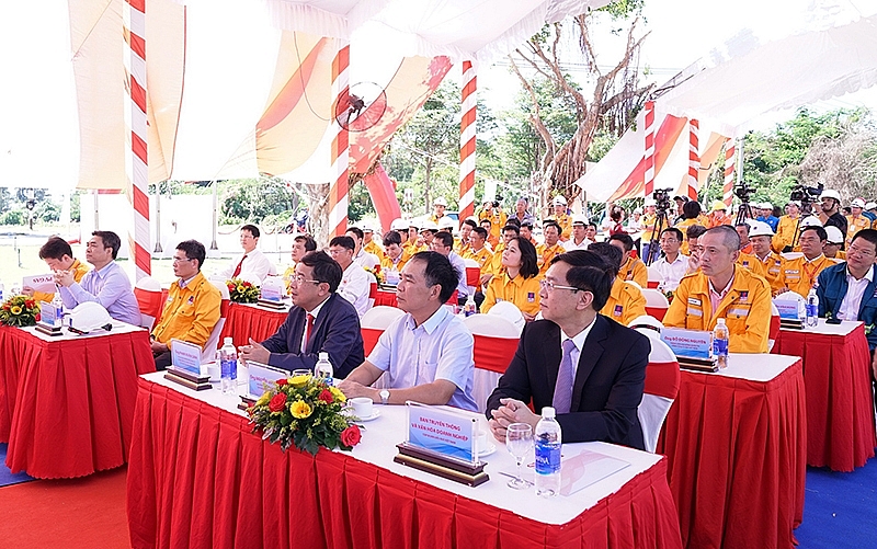 undefined 3611-1-quang-canh-le