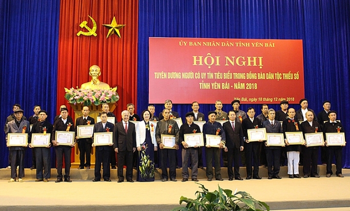 yen bai ton vinh nhung tam guong sang trong dong bao dtts