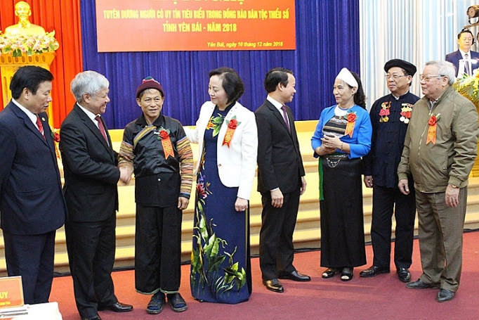 yen bai ton vinh nhung tam guong sang trong dong bao dtts