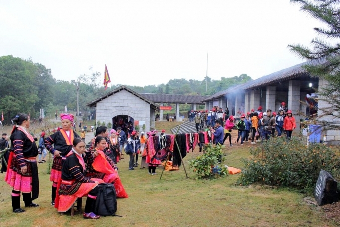 nhieu hoat dong diem nhan chao don nam moi 2020 voi chu de sac hoa