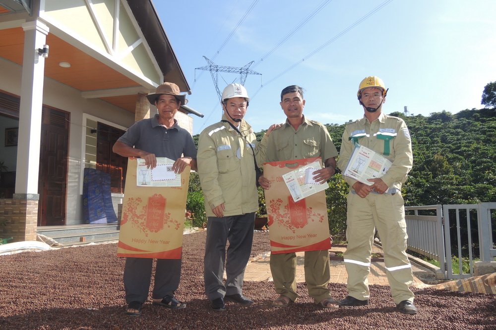 ttd lam dong ngan ngua kip thoi su co tren duong day 500 kv di linh tan dinh thanh qua cua cong tac tuyen truyen phoi hop cong tac bao ve an toan