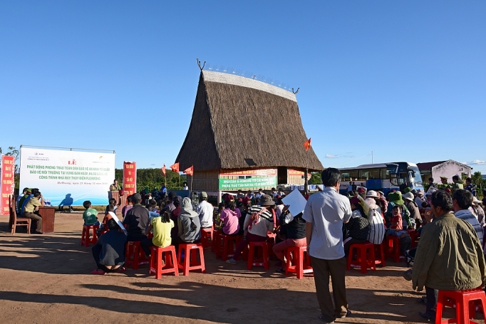 Công ty Thủy điện Ialy phối hợp địa phương tuyên truyền bảo vệ hồ chứa cong ty thu y die n ialy pho i ho p dia phuong tuyen truye n ba o ve ho chu a