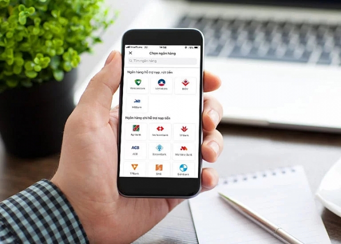 tan binh vinid pay co gi hay trong chiec vi dien tu moi nhat tren thi truong