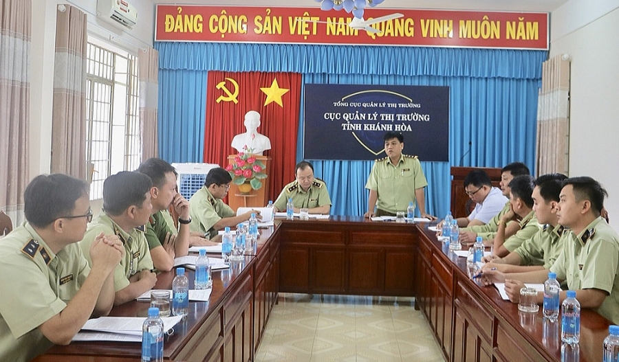 Hội đồng tiêu hủy họp công bố quyết định và số lượng hàng tiêu hủy đợt này