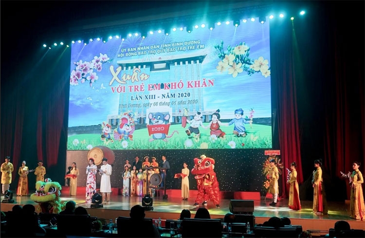 tan hiep phat chung tay mang xuan yeu thuong den cho tre em co hoan canh kho khan