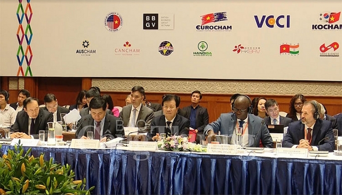 Chính phủ cam kết sát cánh cùng doanh nghiệp phát triển nhanh và bền vững chinh phu cam ket sat canh cung doanh nghiep phat trien nhanh va ben vung