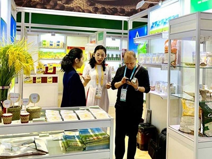 trung quoc siet tieu ngach hang viet tuot doc