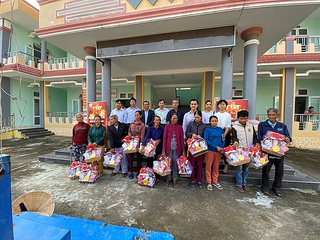 Tập đoàn BRG chia sẻ yêu thương cùng người dân miền Trung tap doan brg chia se yeu thuong cung nguoi dan mien trung