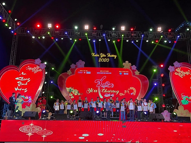 Tập đoàn BRG chia sẻ yêu thương cùng người dân miền Trung tap doan brg chia se yeu thuong cung nguoi dan mien trung