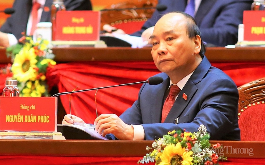 Đại biểu dự Đại hội XIII của Đảng thảo luận các văn kiện Đại hội