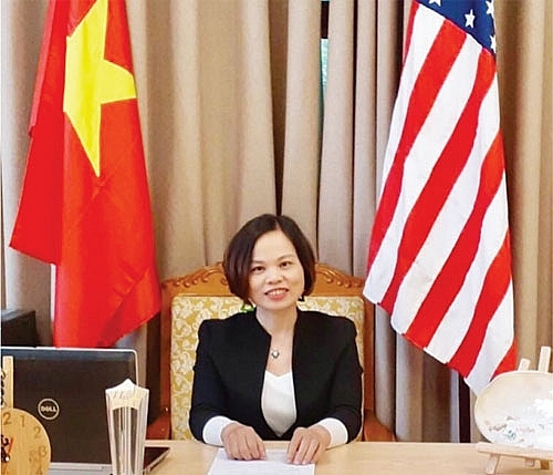 Hà Dũng Crafts: Khát vọng đưa vỏ trai, sừng trâu… xuất ngoại