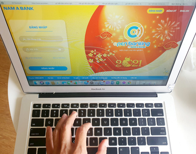 Nghỉ Tết, vẫn gửi tiết kiệm online lãi suất cao hơn tại quầy - Ảnh 1. Nghỉ Tết, vẫn gửi tiết kiệm online lãi suất cao hơn tại quầy - Ảnh 1.