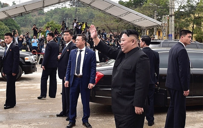 Chủ tịch Triều Tiên Kim Jong Un lên tàu rời Việt Nam chu tich trieu tien kim jong un len tau roi viet nam