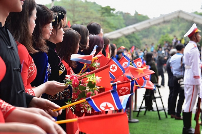 Chủ tịch Triều Tiên Kim Jong Un lên tàu rời Việt Nam chu tich trieu tien kim jong un len tau roi viet nam