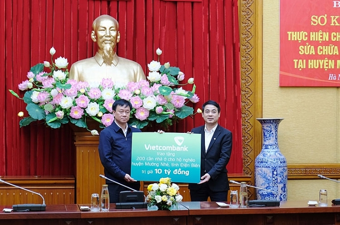 Vietcombank trao 10 tỷ đồng hỗ trợ xây dựng nhà cho hộ nghèo tỉnh Điện Biên vietcombank trao 10 ty dong ho tro xay dung nha cho ho ngheo tinh dien bien
