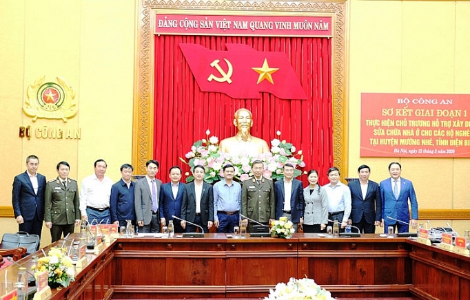 Vietcombank trao 10 tỷ đồng hỗ trợ xây dựng nhà cho hộ nghèo tỉnh Điện Biên vietcombank trao 10 ty dong ho tro xay dung nha cho ho ngheo tinh dien bien
