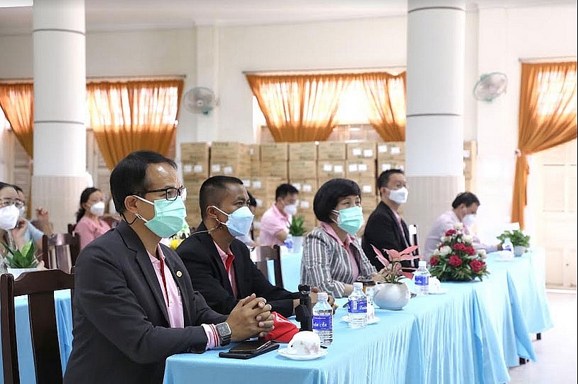 C.P. Việt Nam trao tặng sản phẩm hỗ trợ phòng dịch cho các trường học của Bến Tre C.P. Việt Nam trao tặng sản phẩm hỗ trợ phòng dịch cho các trường học của Bến Tre