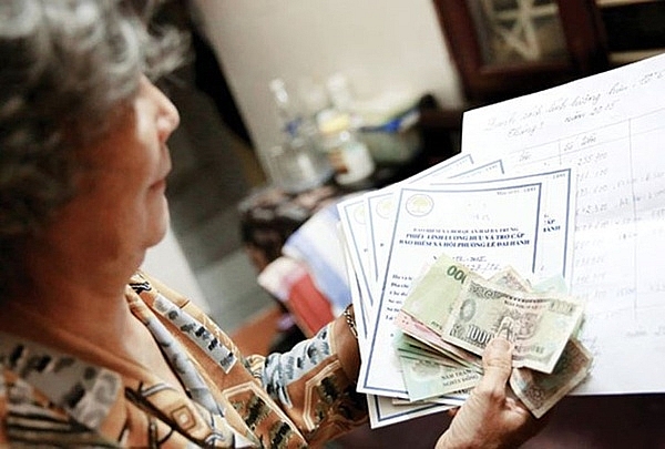 nguoi dan tphcm nhan luong huu qua buu dien