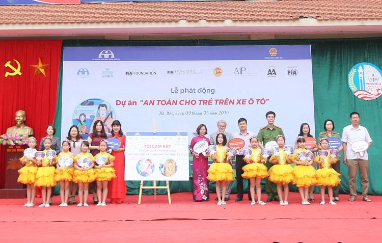 CLB Xe hơi Việt Nam và Quỹ AIP chia sẻ kiến thức an toàn cho trẻ trên xe ô tô với phụ huynh Hà Nội clb xe hoi viet nam va quy aip chia se kien thuc an toan cho tre tren xe o to voi phu huynh ha noi
