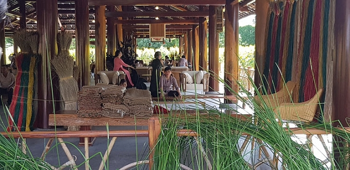 Hấp dẫn làng nghề Trường Sơn lang nghe truong son dep nhu vuon co tich